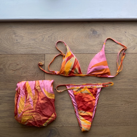 one mile Other - One mile bikini set & sarong xs